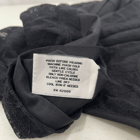 Kathy Ireland basic black fully lined tank top with lace floral design. Size LRG - Picture 4 of 4